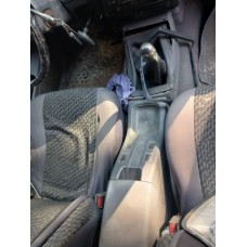 Nissan Pick-Up D22 Çıkma Orta Konsol Kolçak
